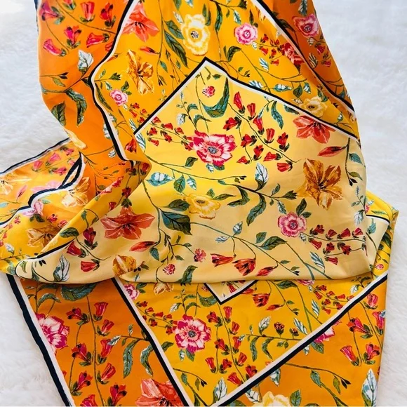 ⸻
Vibrant Floral Silk Scarf – 21”x21” - Picture 3 of 4